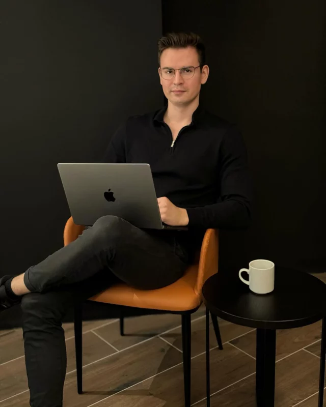 Auf der Suche nach einer Website, die mehr ist als nur schön und echten Mehrwert für dein Business bringt? 

Ich bin Stefan Sommerfeld, dein Partner für Premium Webdesign, das überzeugt, performt und konvertiert. 🚀

Deine Website ist oft das Erste, was Interessenten, Investoren, Bewerber oder potenzielle Partner von dir sehen. Hinterlasse einen unvergesslichen Eindruck, der Vertrauen schafft und dich aus der Masse hervorhebt.

Mit fast einem Jahrzehnt Erfahrung erschaffe ich genau diese Art von Websites – die Zielgruppen ansprechen und Marken zum Leben erwecken.

Die meisten Websites haben genau drei Probleme:

❌ Sie sind zusammengewürfelte Gebilde aus willkürlichen Informationen ohne ein wirkliches Ziel.
❌ Sie bringen keine nennenswerten Ergebnisse und vegetieren einfach nur dahin.
❌ Wenn sich doch mal jemand zufällig auf der Website verirrt, sind die Anfragen unqualifiziert und die Bearbeitung kostet nur Zeit.

Das muss nicht so sein und es geht auch anders – du brauchst eine Website, die arbeitet, die Besucher in Kunden verwandelt, Bewerber anzieht, deine Expertise perfekt präsentiert und deinem Geschäft echten Mehrwert bietet. Dabei kann ich dir helfen.

Meine Website-Lösung bietet dir folgende Vorteile:

✨️ Premium-Ausstrahlung
✨️ Mehr Kunden & Mitarbeiter
✨️ Klare Abgrenzung von der Konkurrenz
✨️ TOP Google-Rankings

Wie kriege ich das hin?

Anders als Agenturen oder typische „Dienstleister nach Vorschrift“ habe ich spezielle Methoden und Strategien entwickelt und betrachte die Website ganzheitlich. Meine Strategien basieren dabei auf Daten und psychologischen Prinzipien. Ich verstehe, wie Nutzer denken und interagieren, und nutze dieses Wissen, um Websites zu schaffen, die nicht nur schön sind, sondern auch messbare Ergebnisse liefern.

Lass uns gemeinsam eine Website erschaffen, die dein digitales Herzstück bildet und 24/7 für dich arbeitet.

👉 Besuche www.stefansommerfeld.de und vereinbare ein Beratungsgespräch.

#webdesign #seo #onlinemarketing #marketing #branding #stefansommerfeld #ssomedia #offenburg #ortenau #ortenaukreis #gengenbach #appenweier #schutterwald #freiburgimbreisgau #badenbaden #karlsruhe
